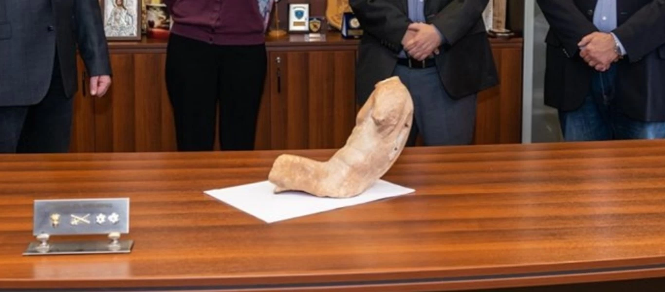 Κορινθία: Αρχαιοκάπηλος αποπειράθηκε να πουλήσει άγαλμα του 5ου π.Χ. αιώνα